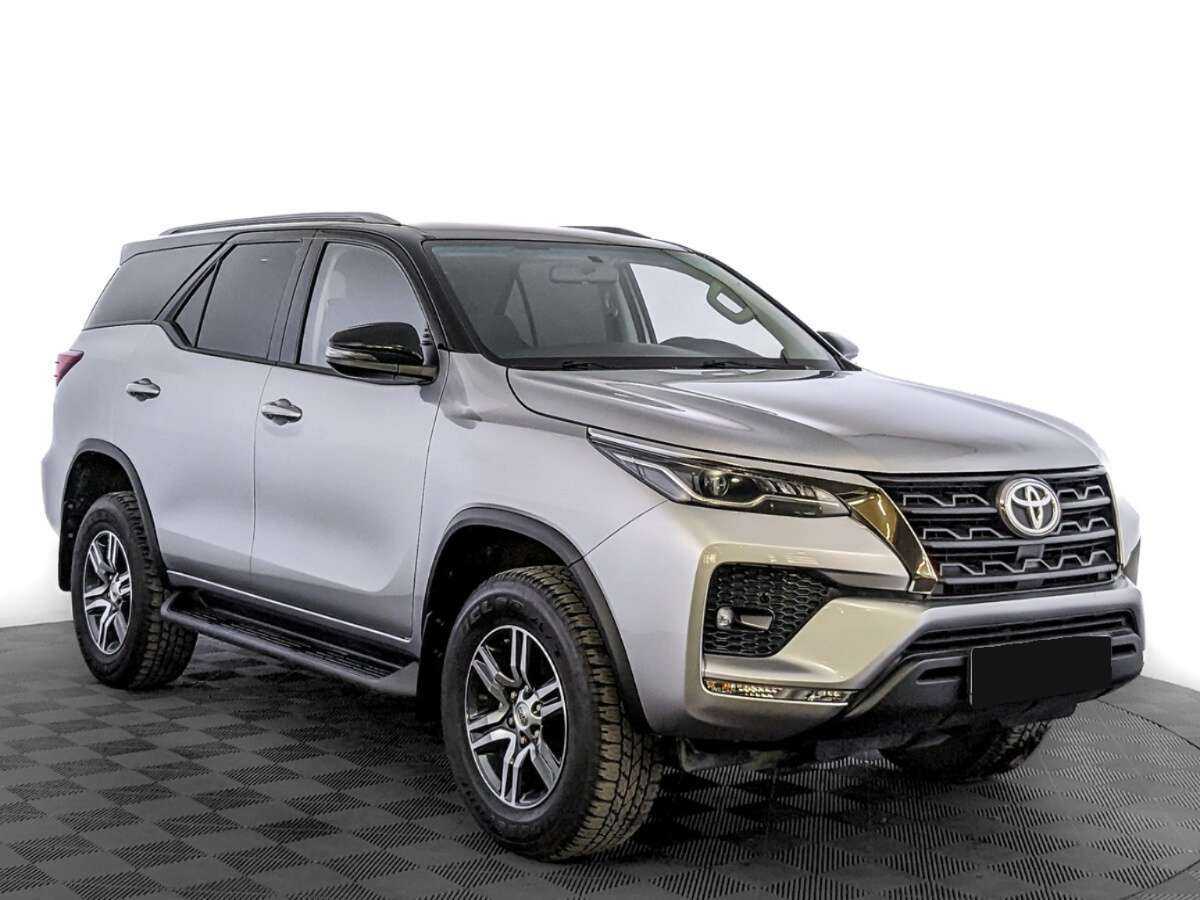Купить Toyota Fortuner с пробегом. Фото: #2