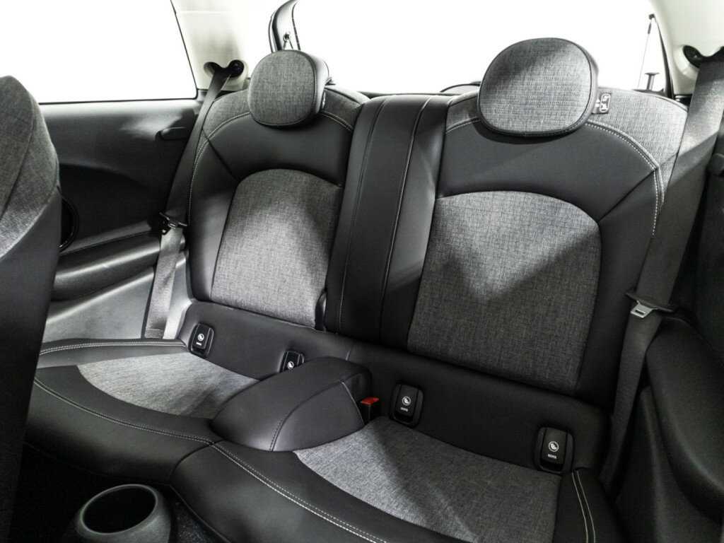 Купить Mini Hatch с пробегом. Фото: #9