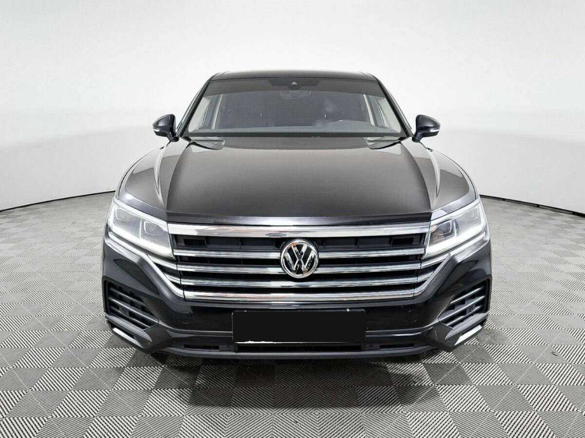 Купить Volkswagen Touareg с пробегом. Фото: #1