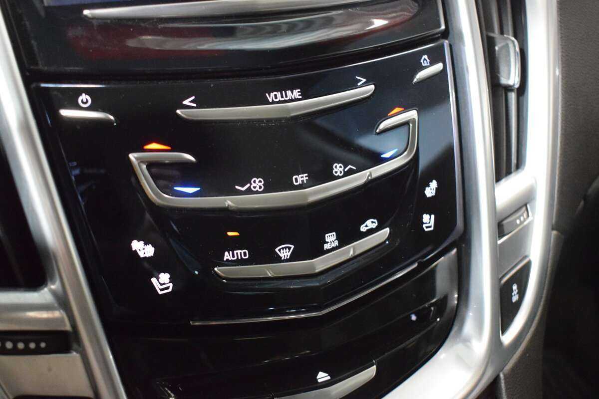 Купить Cadillac SRX с пробегом. Фото: #21