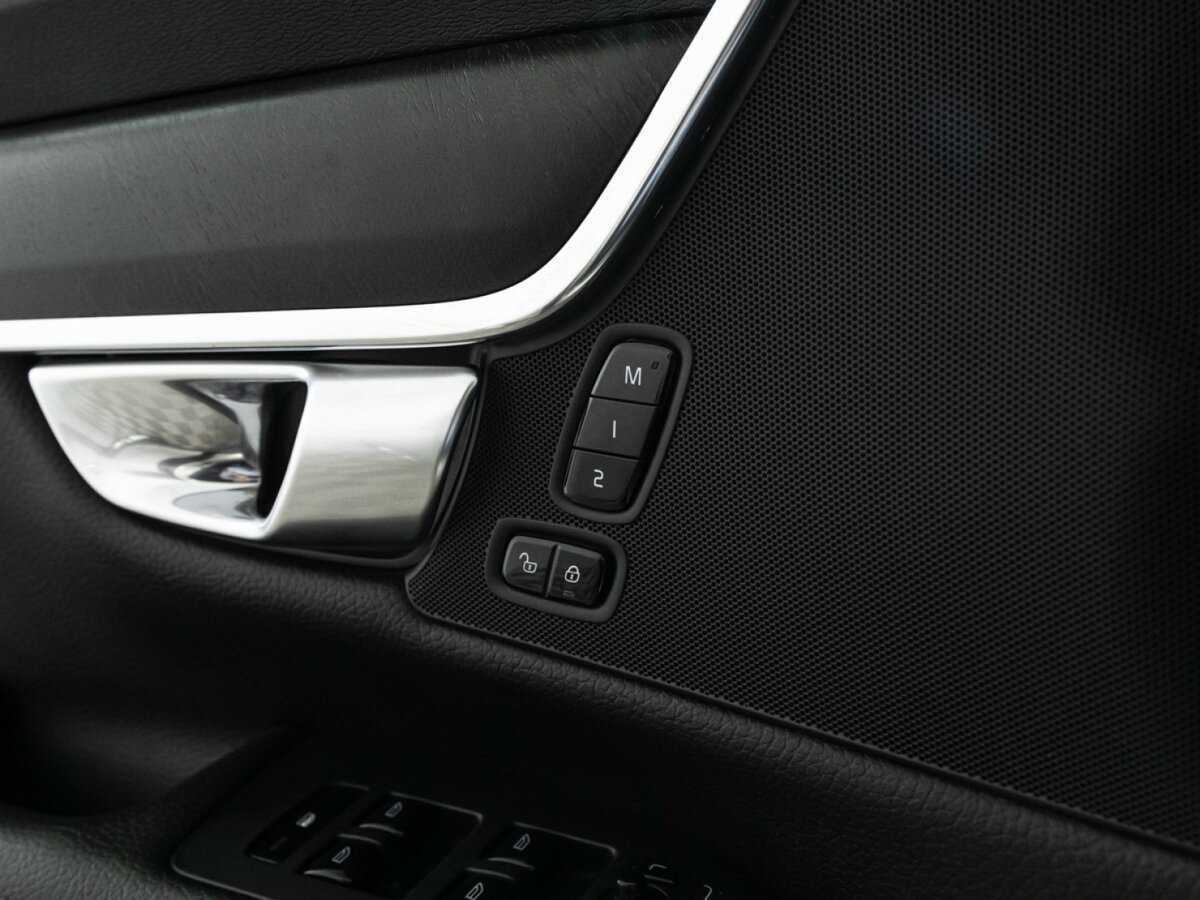 Купить Volvo V90 Cross Country с пробегом. Фото: #17