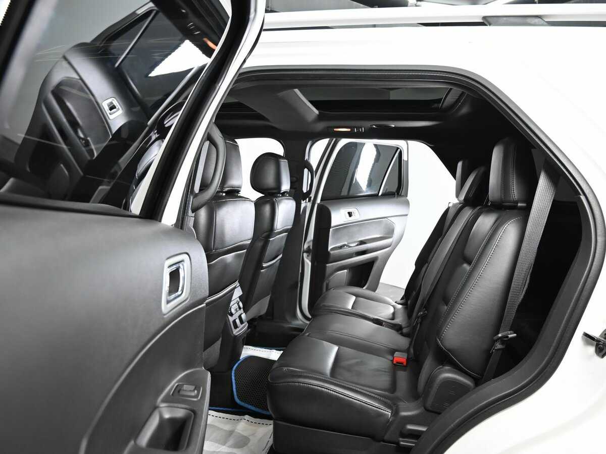 Купить Ford Explorer с пробегом. Фото: #13