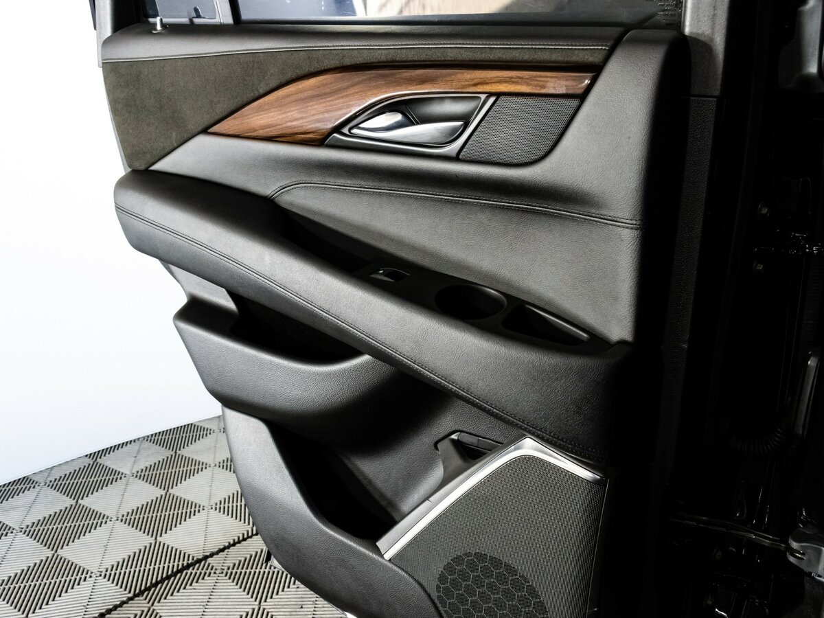 Купить Cadillac Escalade с пробегом. Фото: #15