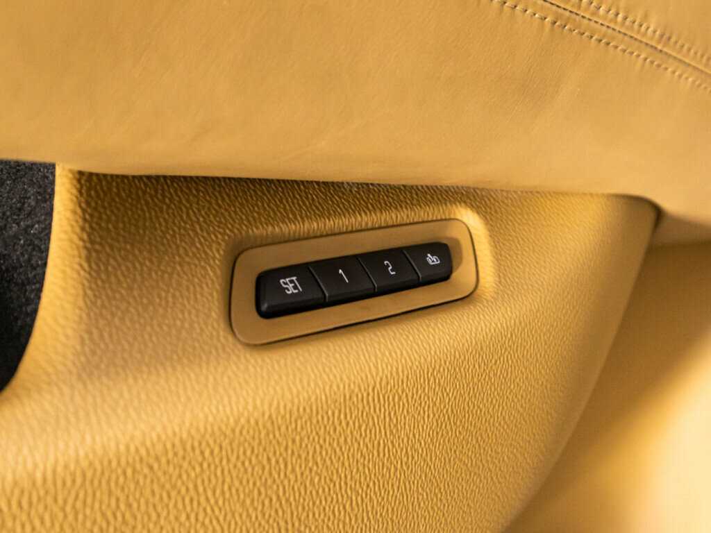 Купить Cadillac Escalade с пробегом. Фото: #30
