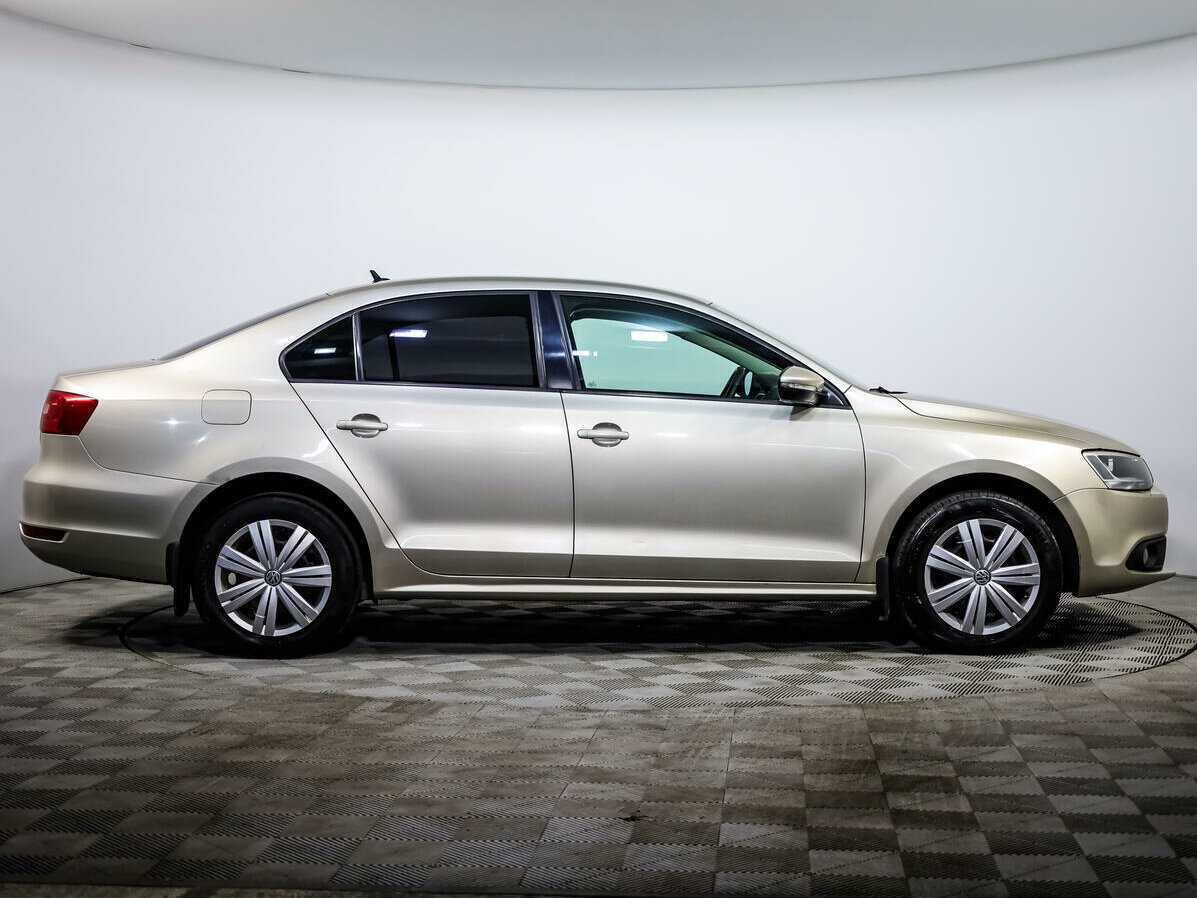 Купить Volkswagen Jetta с пробегом. Фото: #2