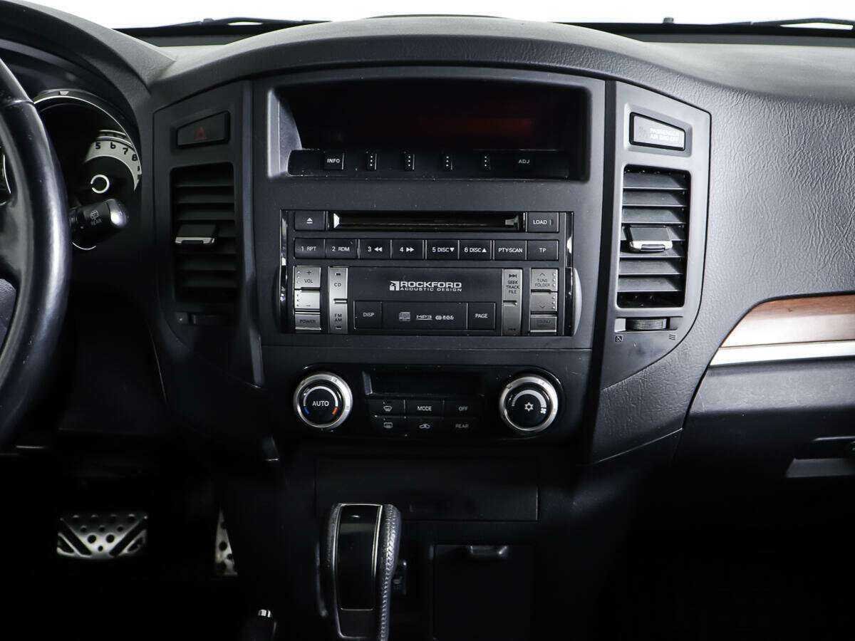 Купить Mitsubishi Pajero с пробегом. Фото: #10
