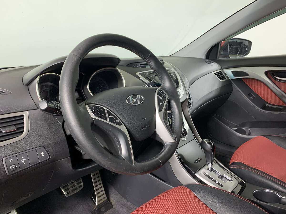 Купить Hyundai Elantra с пробегом. Фото: #6
