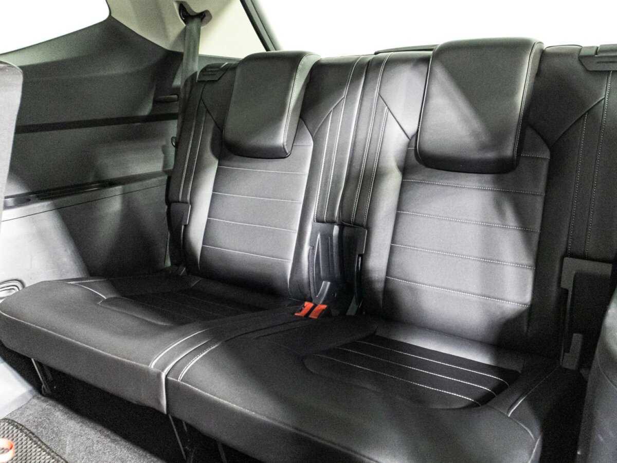 Купить Volkswagen Teramont с пробегом. Фото: #15