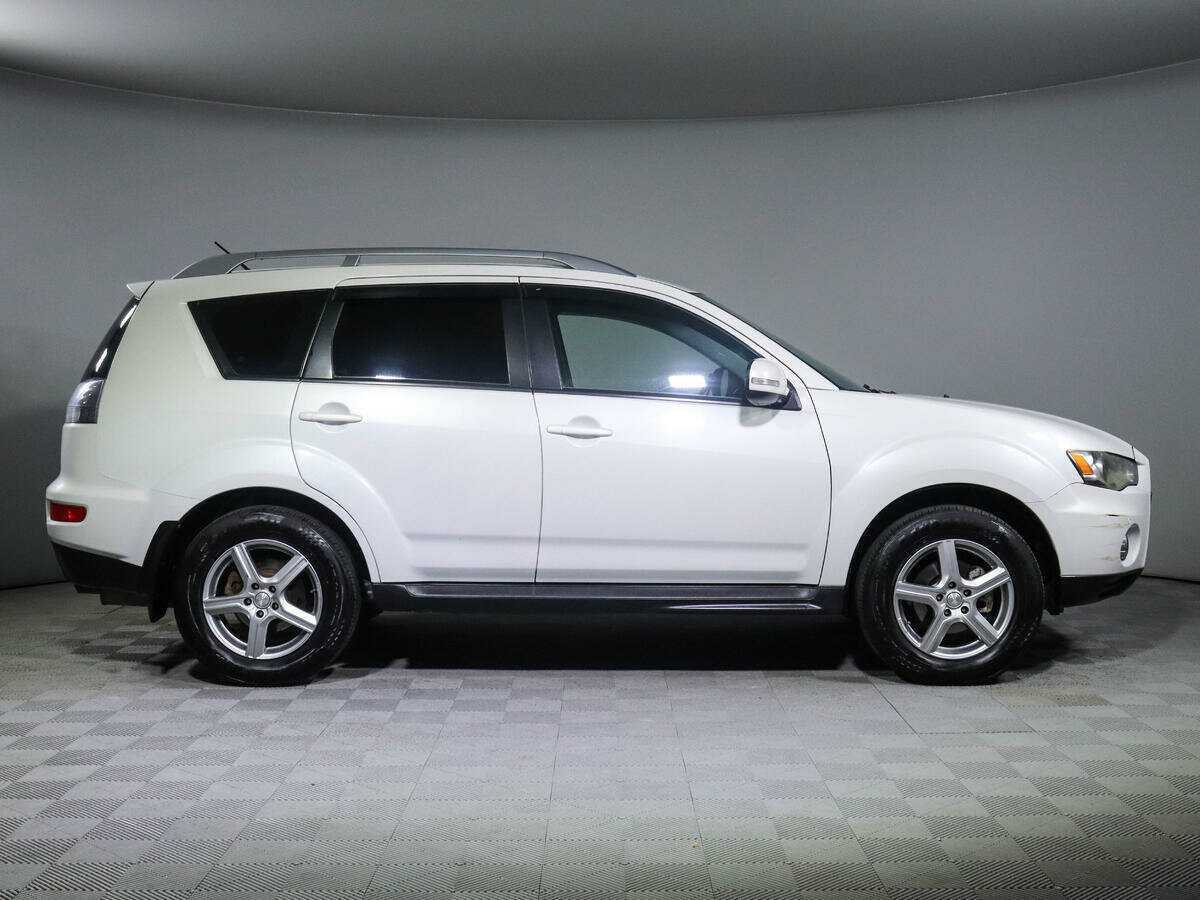 Купить Mitsubishi Outlander с пробегом. Фото: #3
