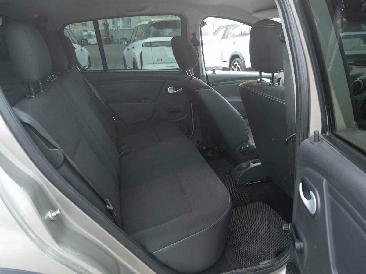 Купить Renault Sandero с пробегом. Фото: #9