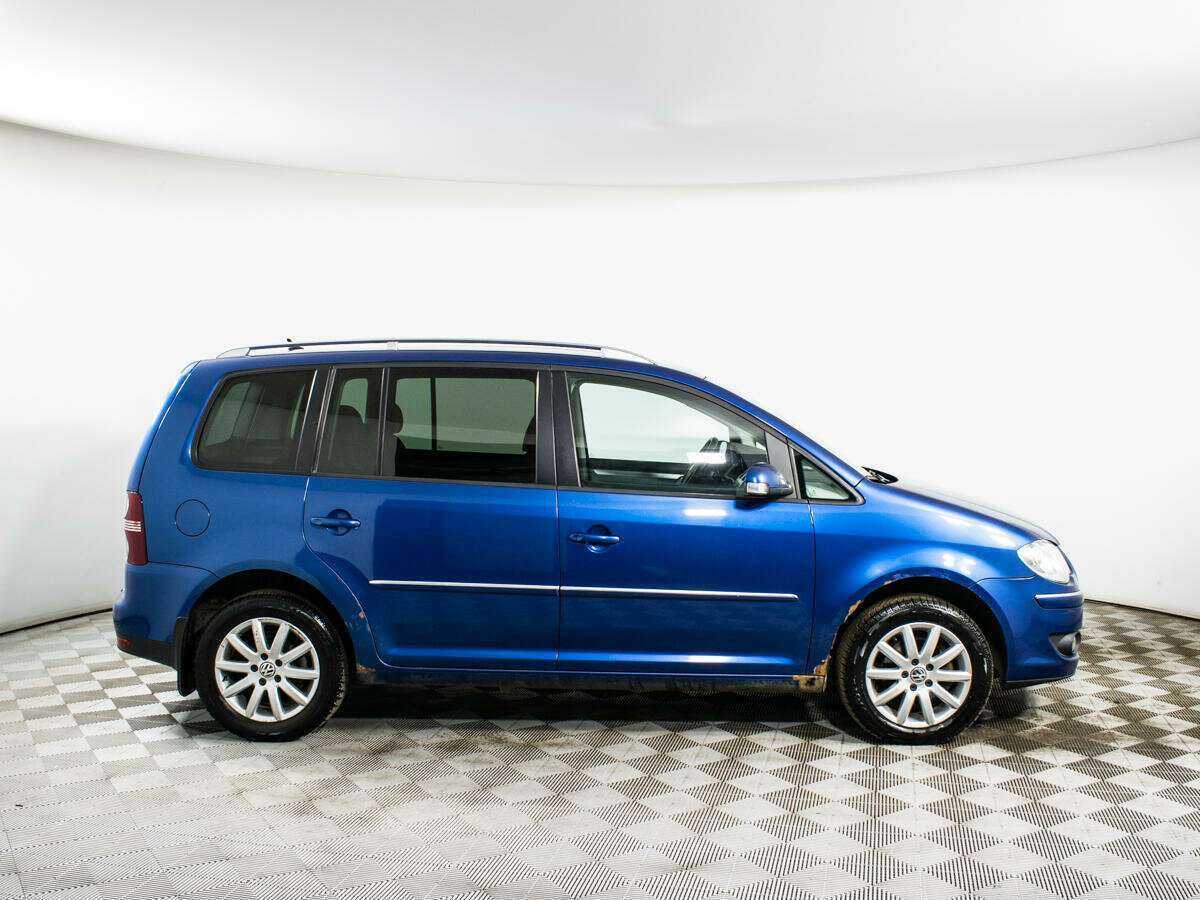Купить Volkswagen Touran с пробегом. Фото: #3