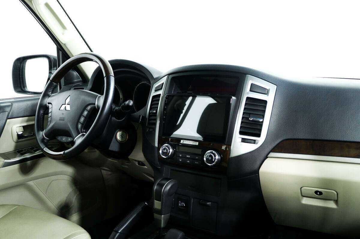 Купить Mitsubishi Pajero с пробегом. Фото: #8
