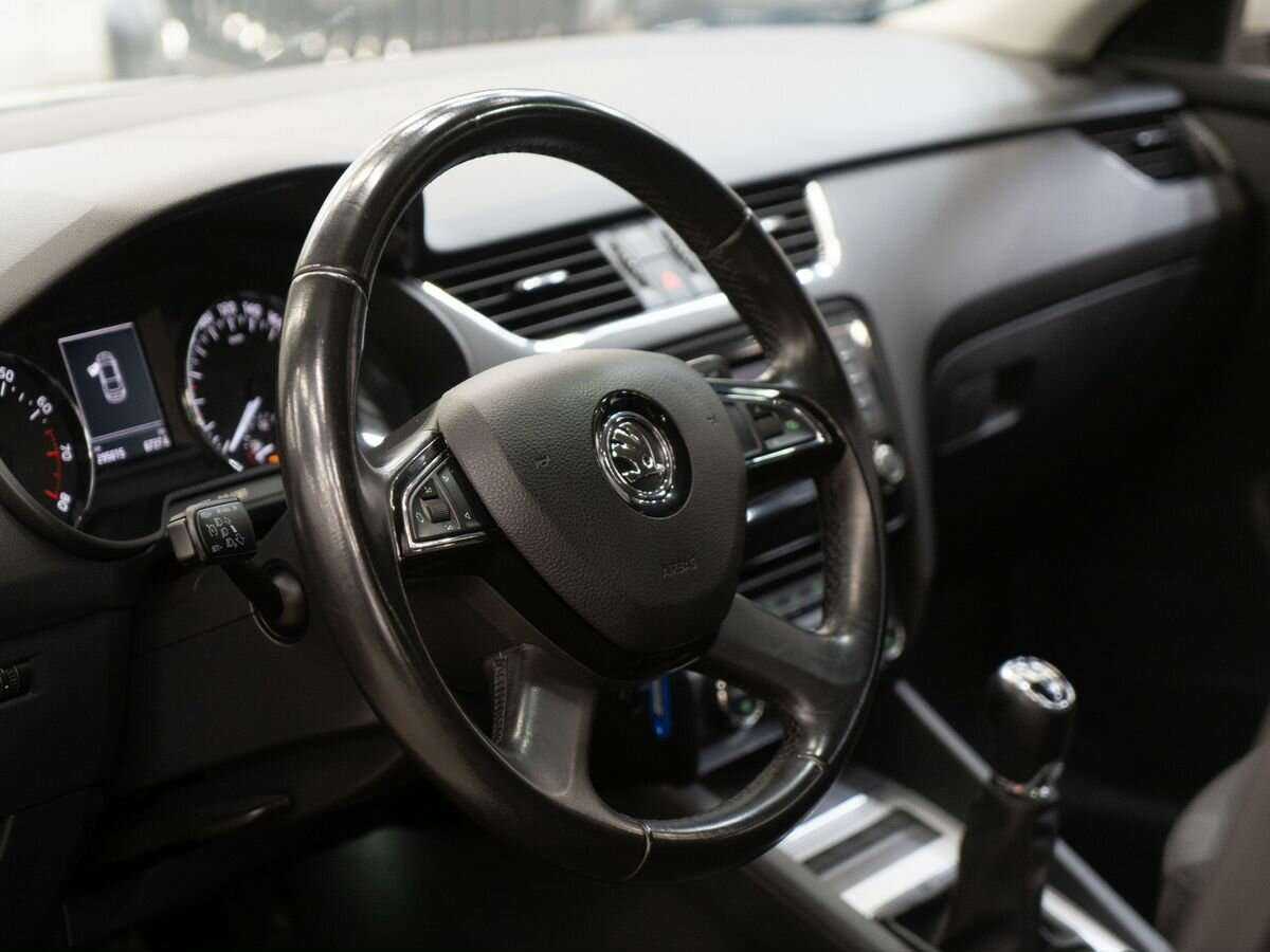 Купить Skoda Octavia с пробегом. Фото: #2