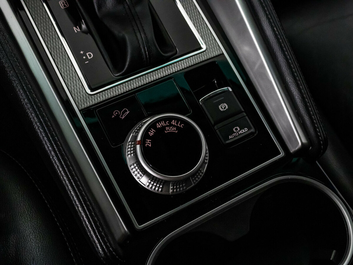 Купить Mitsubishi Montero Sport с пробегом. Фото: #14