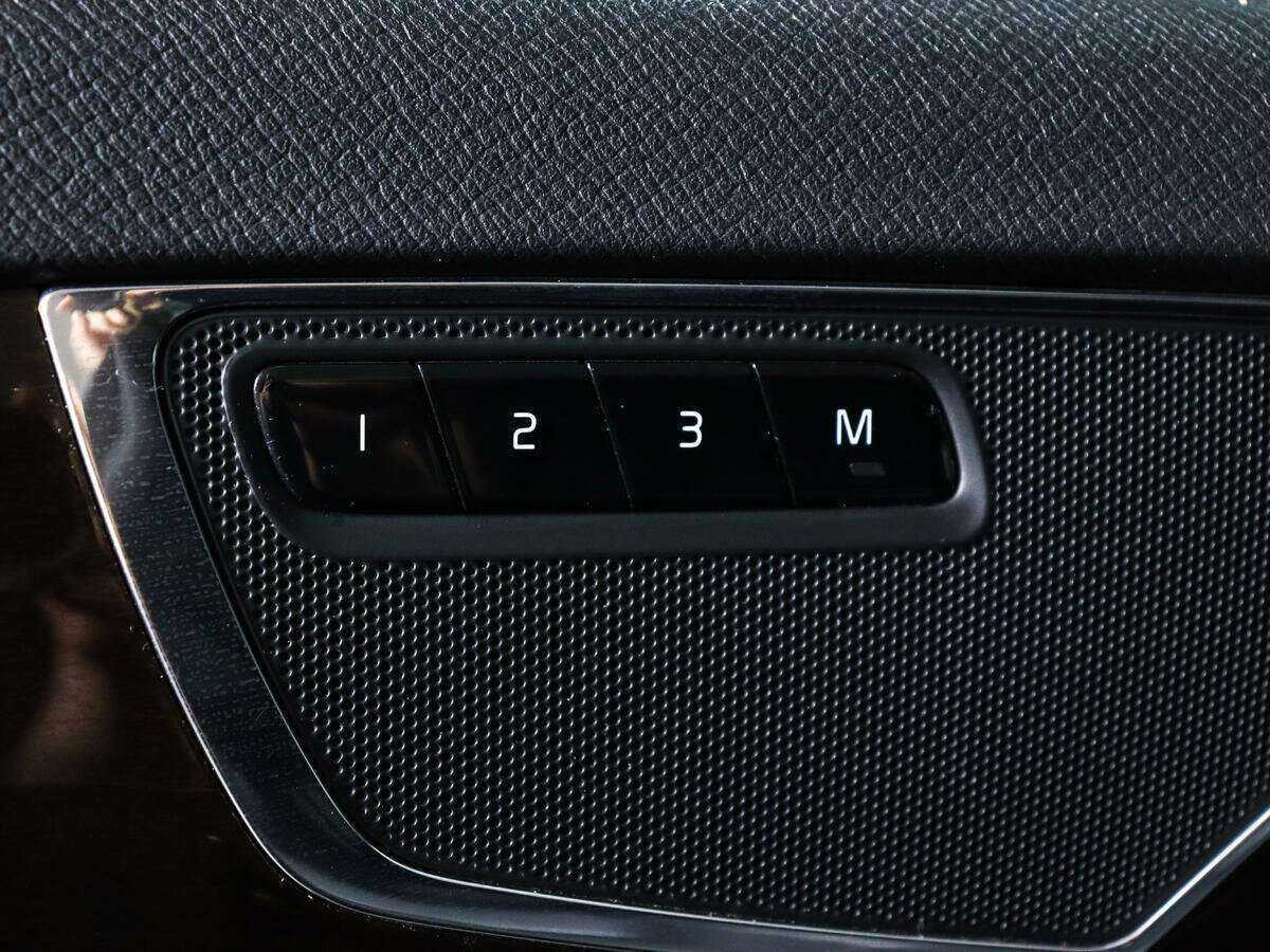 Купить Volvo XC90 с пробегом. Фото: #17