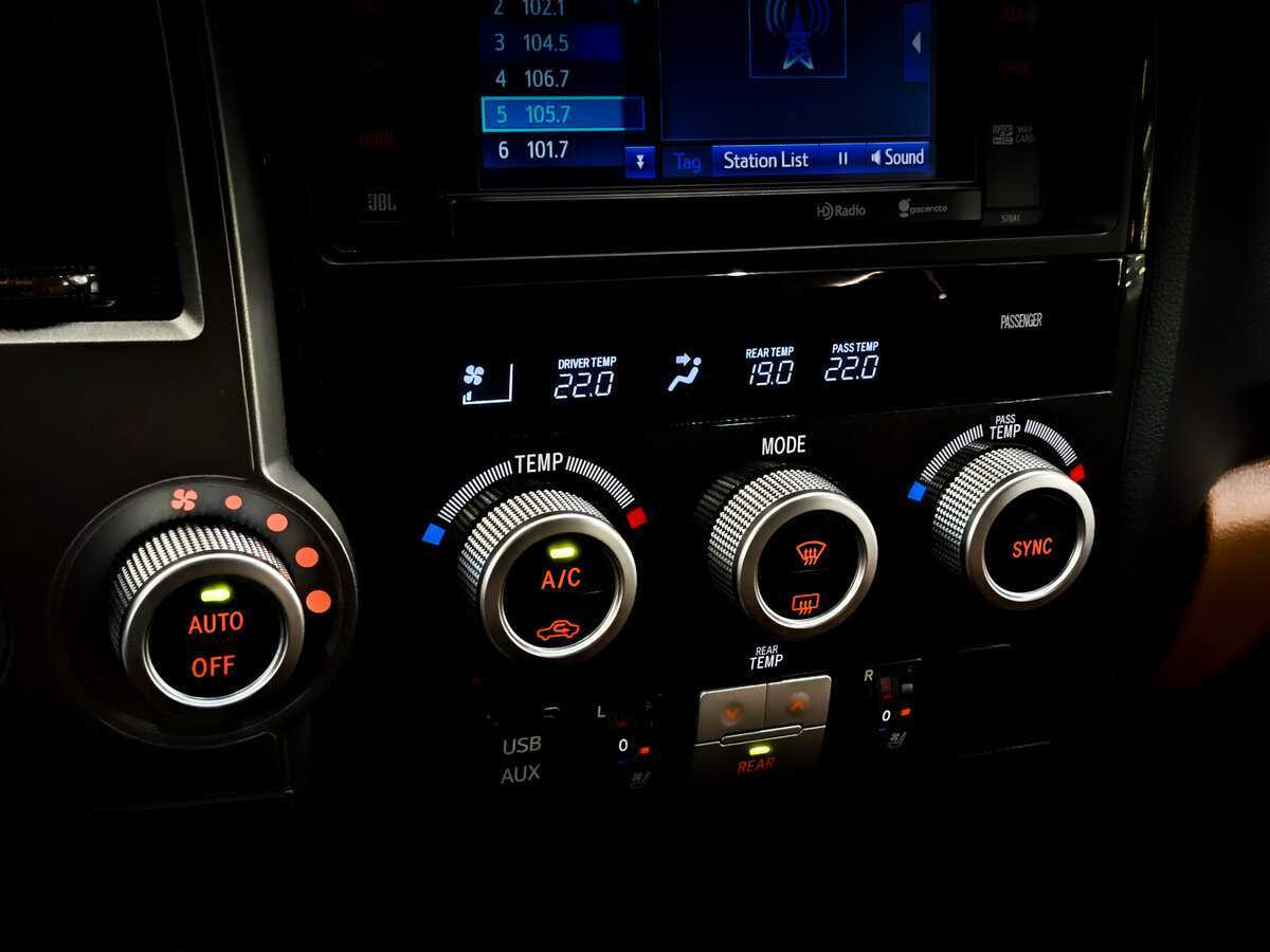 Купить Toyota Sequoia с пробегом. Фото: #25