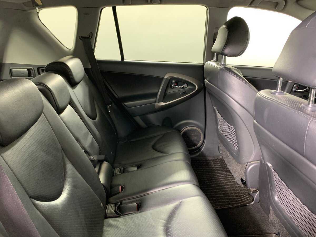 Купить Toyota RAV4 с пробегом. Фото: #16