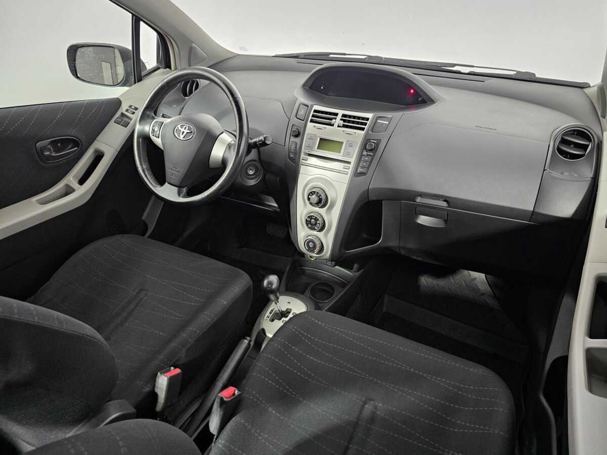 Купить Toyota Yaris с пробегом. Фото: #8