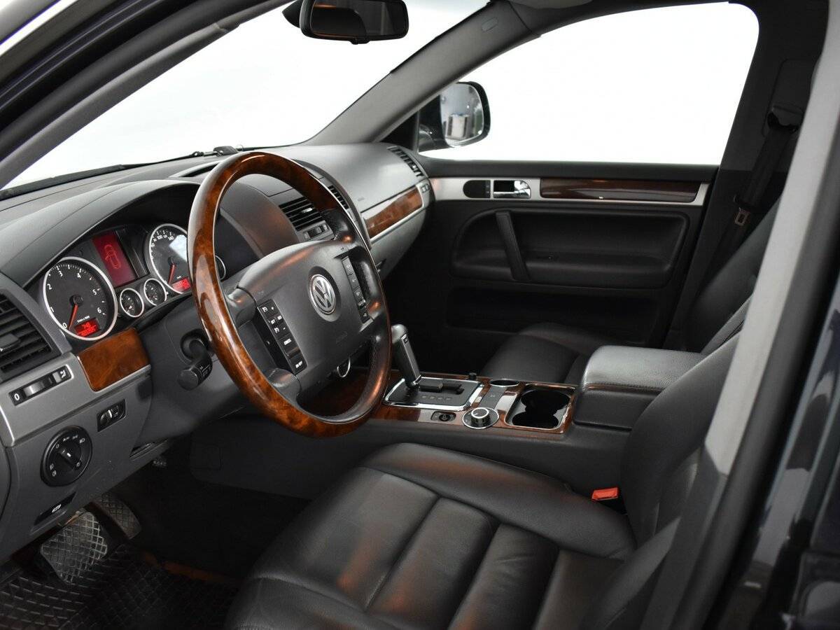 Купить Volkswagen Touareg с пробегом. Фото: #10