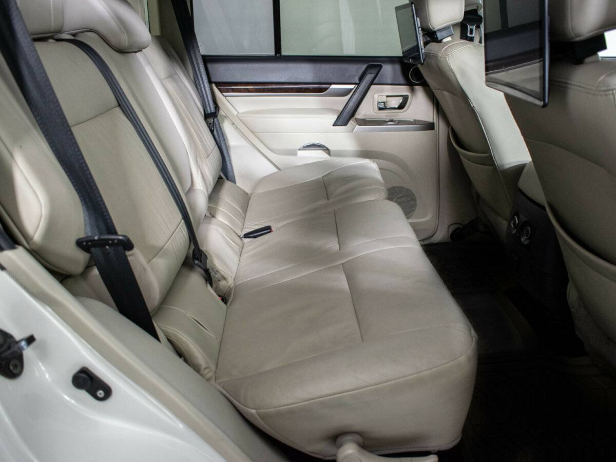 Купить Mitsubishi Pajero с пробегом. Фото: #9