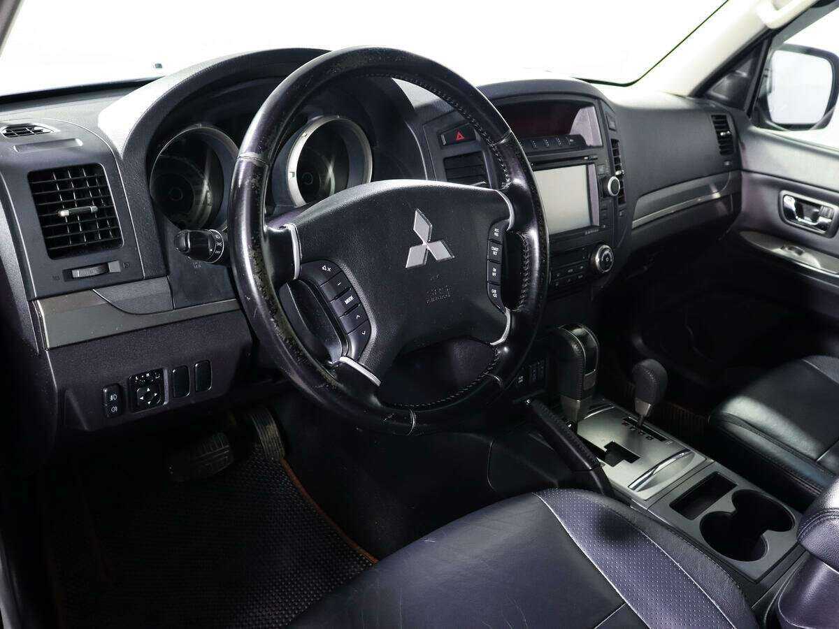 Купить Mitsubishi Pajero с пробегом. Фото: #12