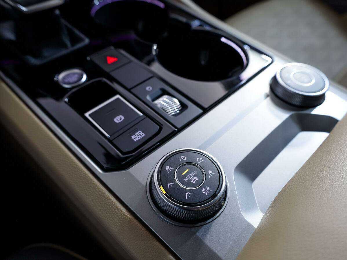 Купить Volkswagen Touareg с пробегом. Фото: #17