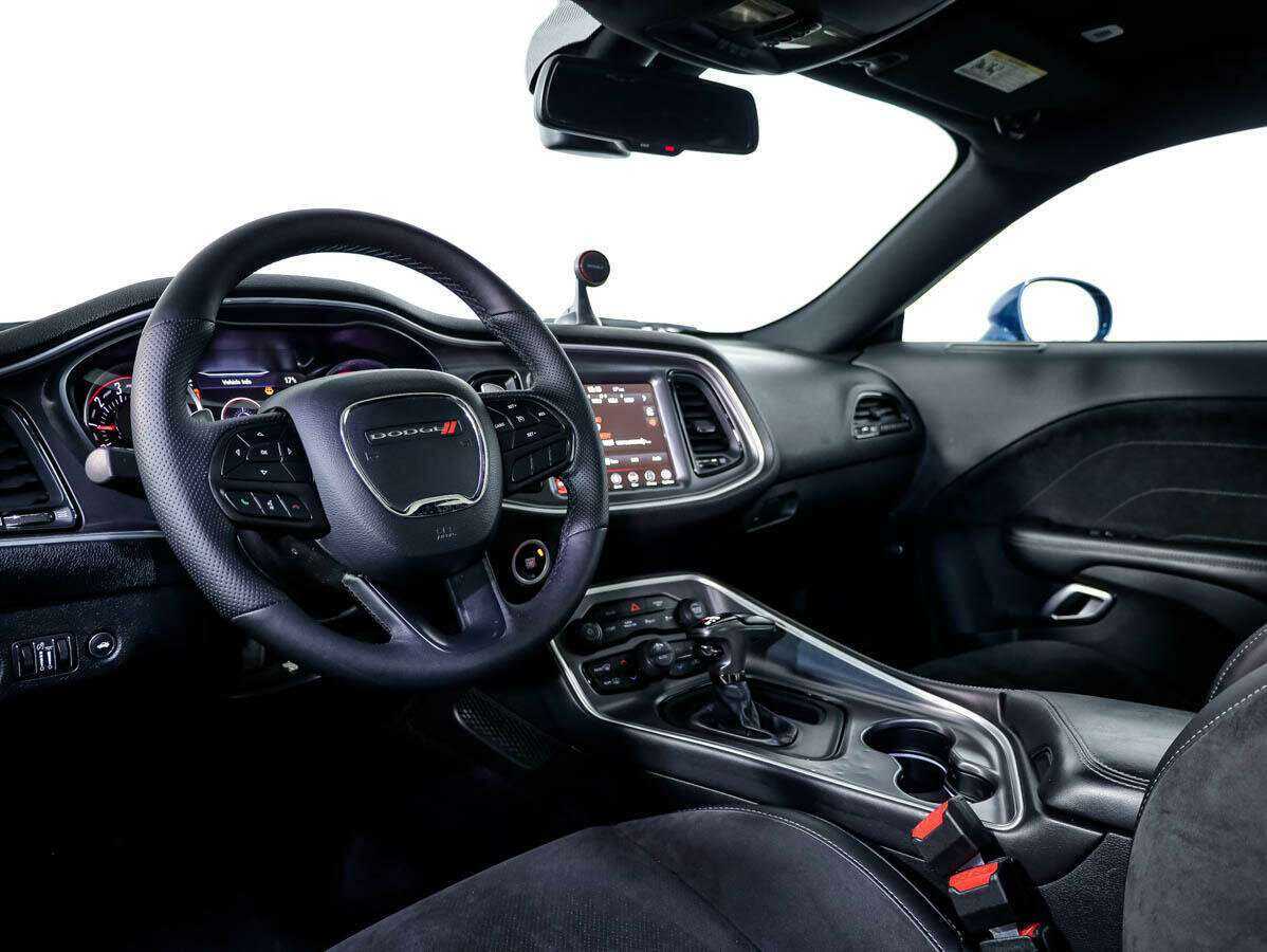 Купить Dodge Challenger с пробегом. Фото: #9