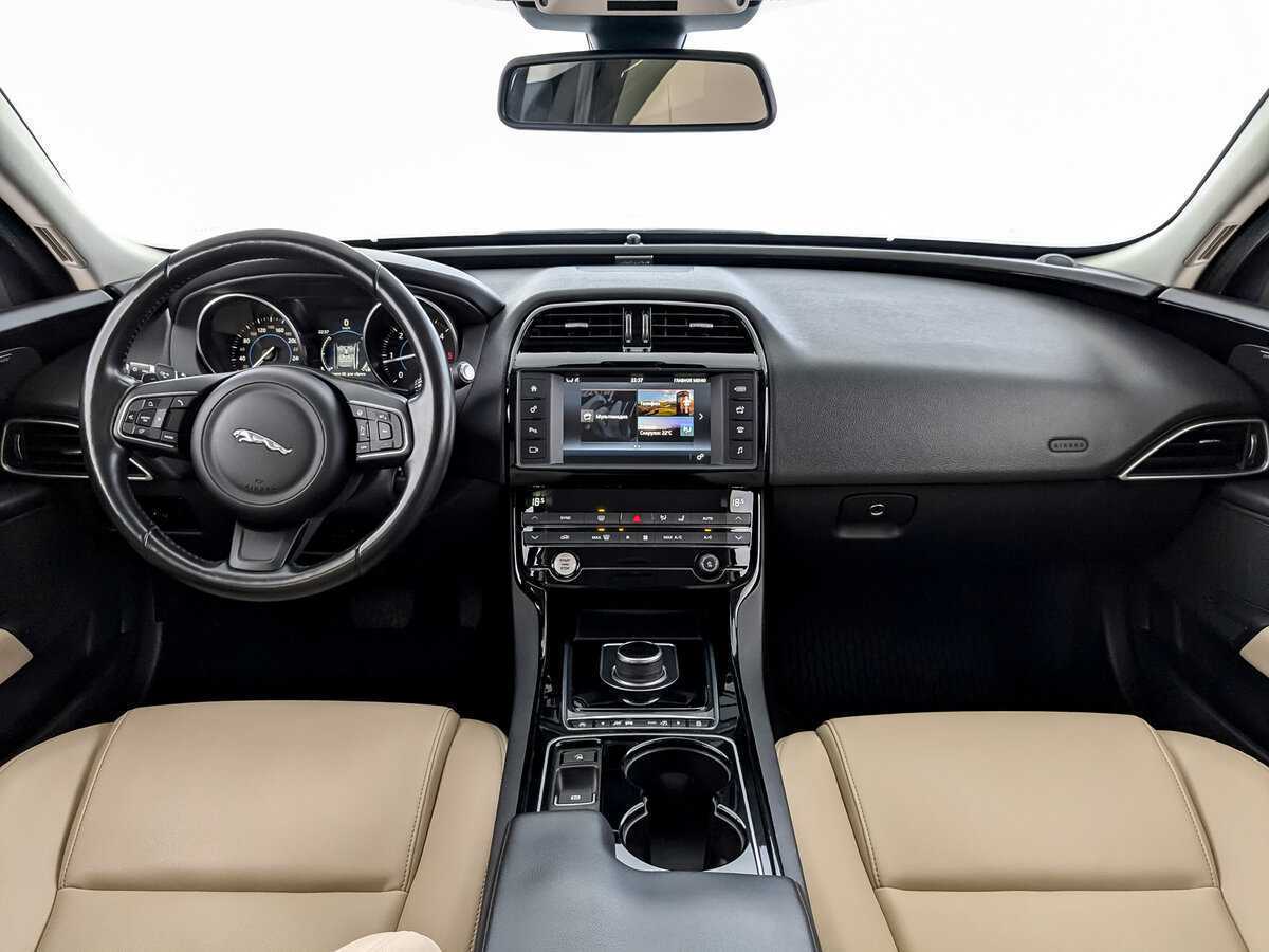 Купить Jaguar XE с пробегом. Фото: #13
