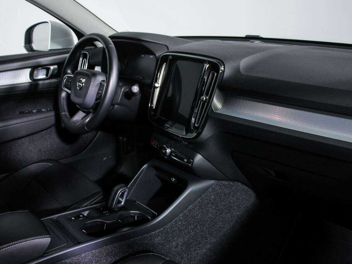 Купить Volvo XC40 с пробегом. Фото: #8