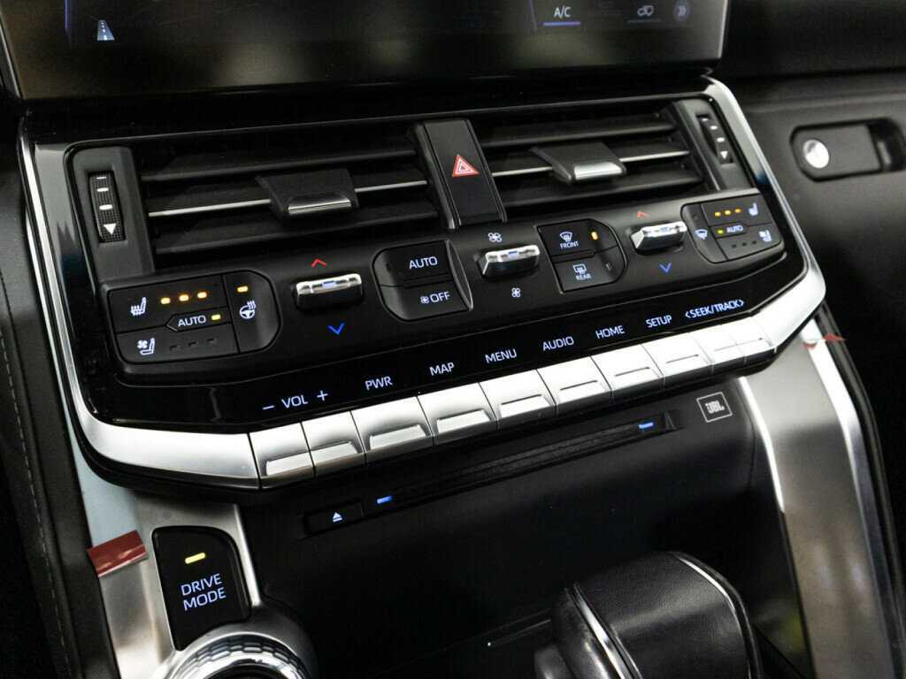 Купить Toyota Land Cruiser с пробегом. Фото: #17