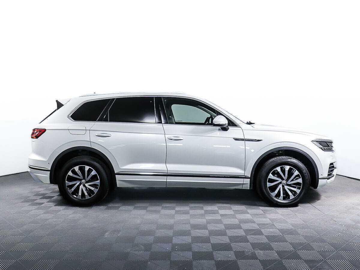 Купить Volkswagen Touareg с пробегом. Фото: #2