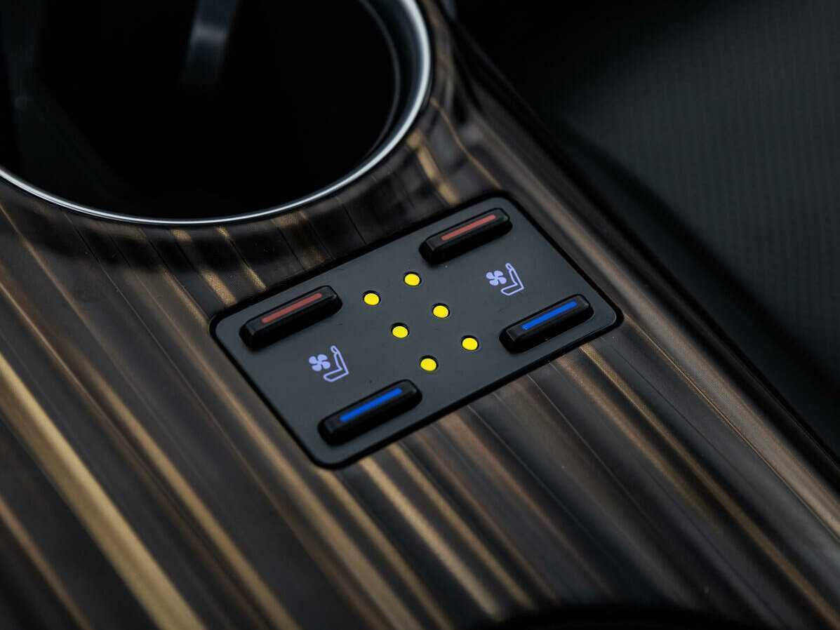 Купить Toyota Camry с пробегом. Фото: #25