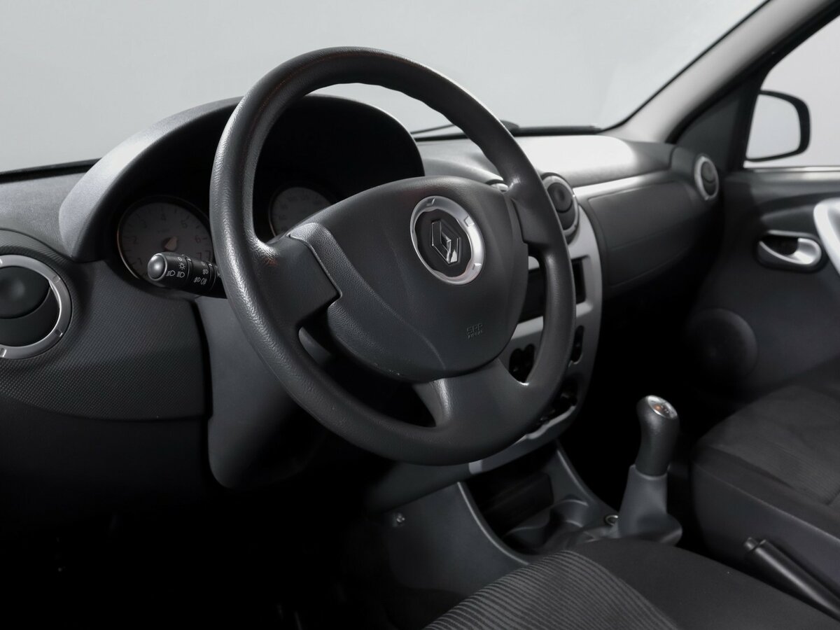 Купить Renault Sandero с пробегом. Фото: #9