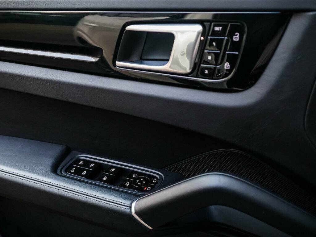 Купить Porsche Cayenne с пробегом. Фото: #19