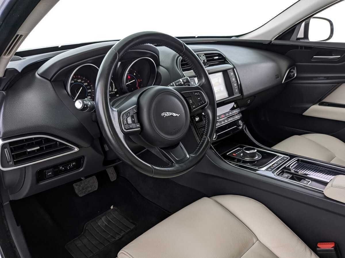 Купить Jaguar XE с пробегом. Фото: #10