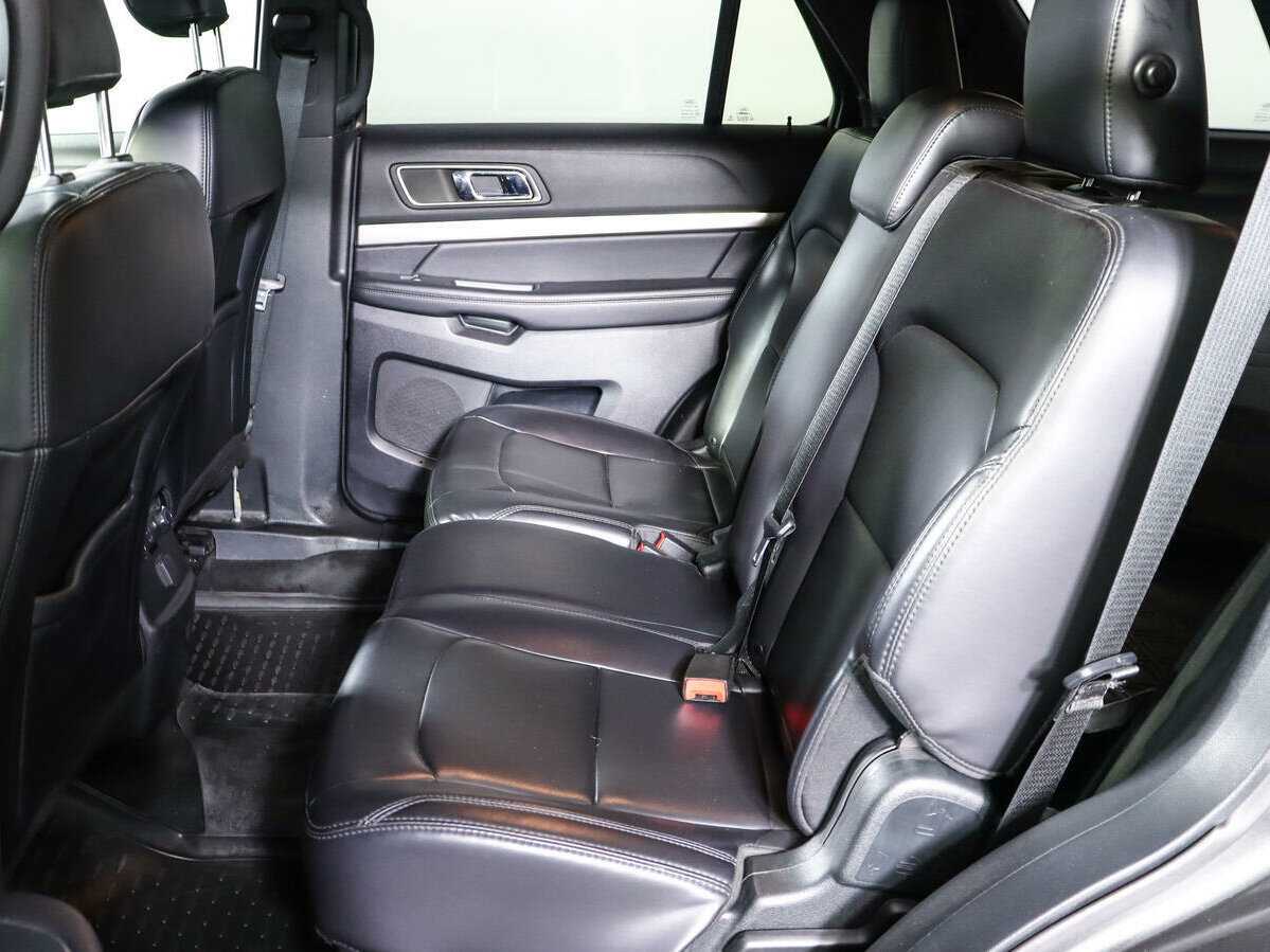 Купить Ford Explorer с пробегом. Фото: #9