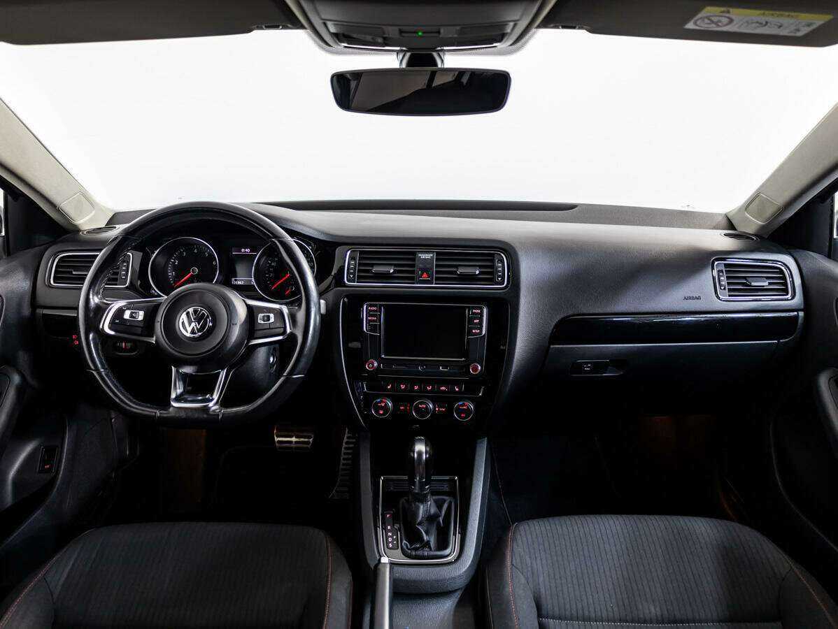 Купить Volkswagen Jetta с пробегом. Фото: #8