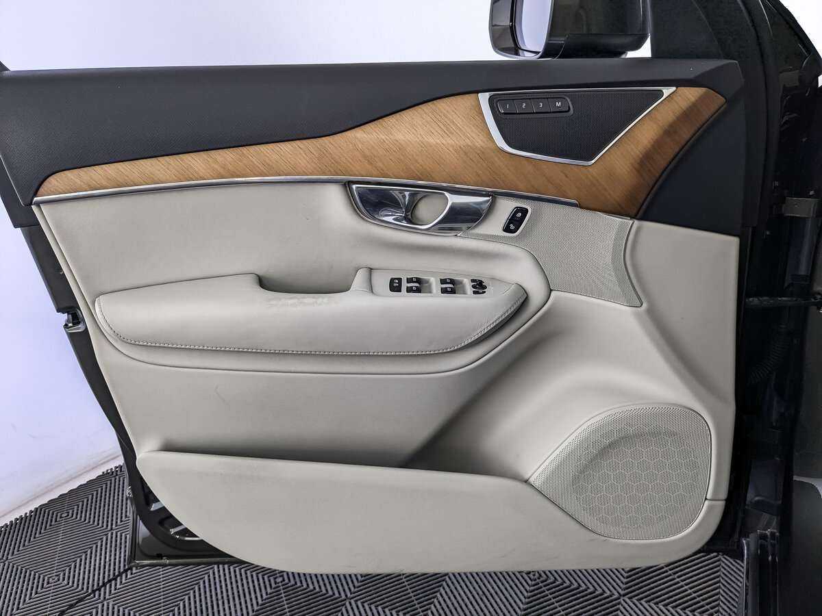 Купить Volvo XC90 с пробегом. Фото: #17