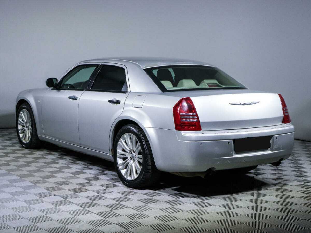 Купить Chrysler 300C с пробегом. Фото: #5