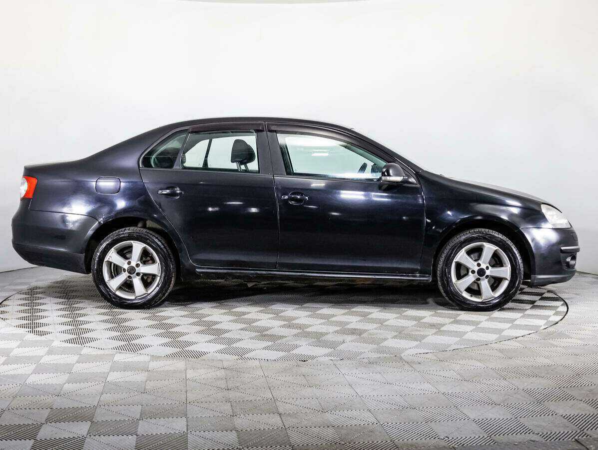 Купить Volkswagen Jetta с пробегом. Фото: #3