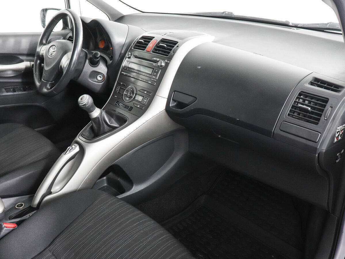 Купить Toyota Auris с пробегом. Фото: #9