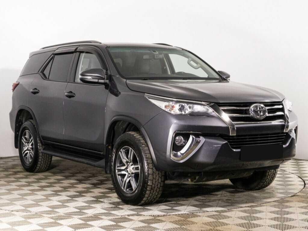 Купить Toyota Fortuner с пробегом. Фото: #2