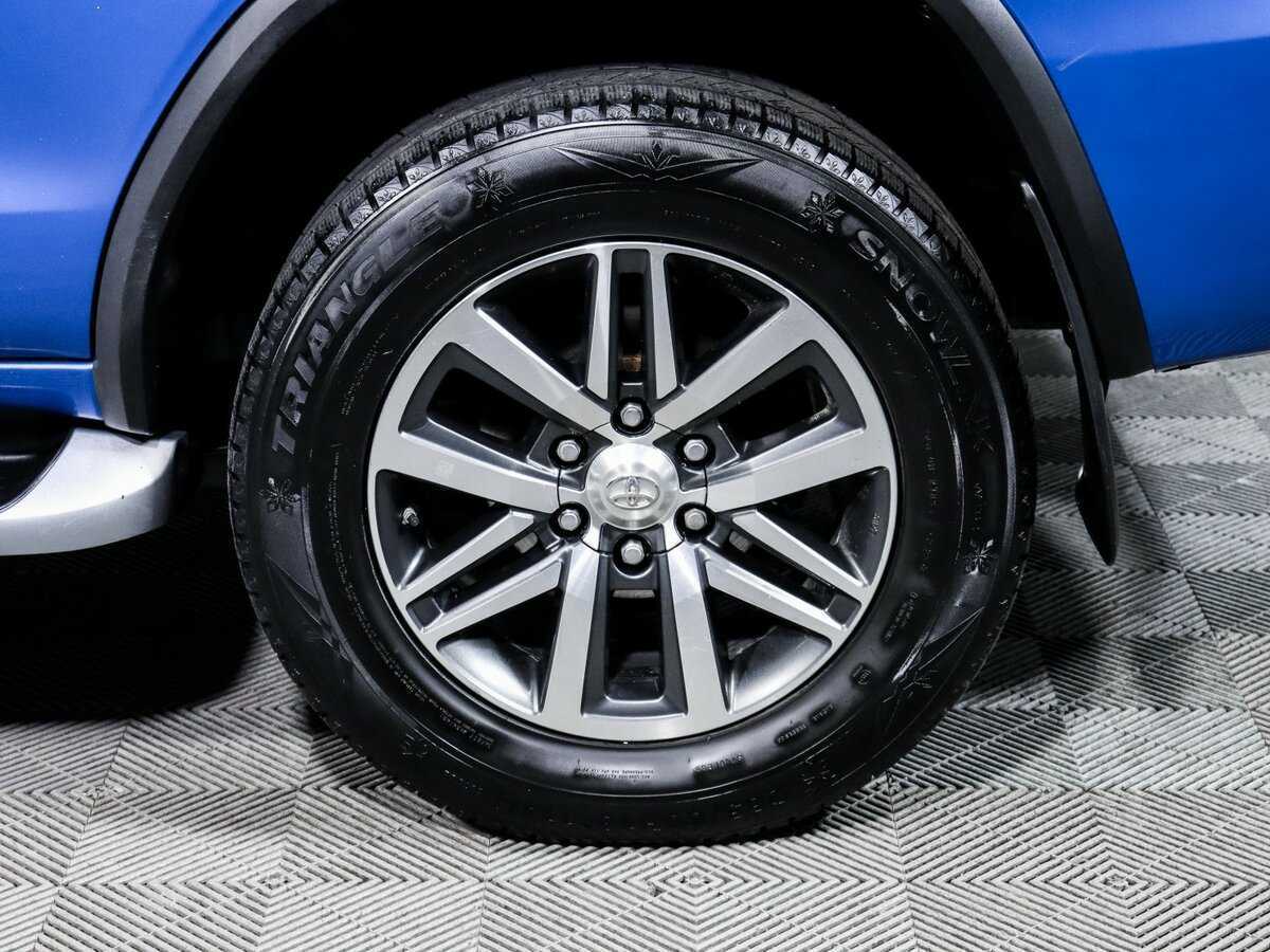 Купить Toyota Fortuner с пробегом. Фото: #11