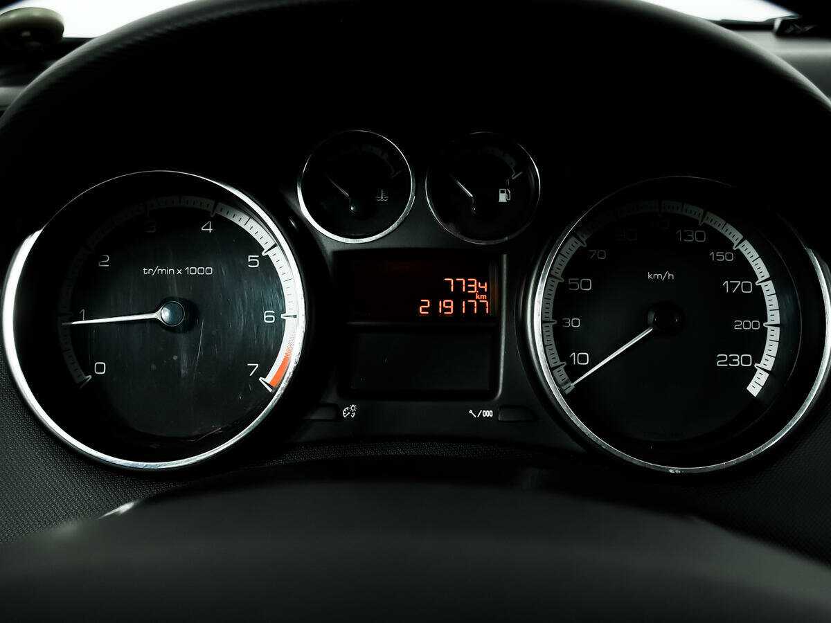 Купить Peugeot 308 с пробегом. Фото: #9