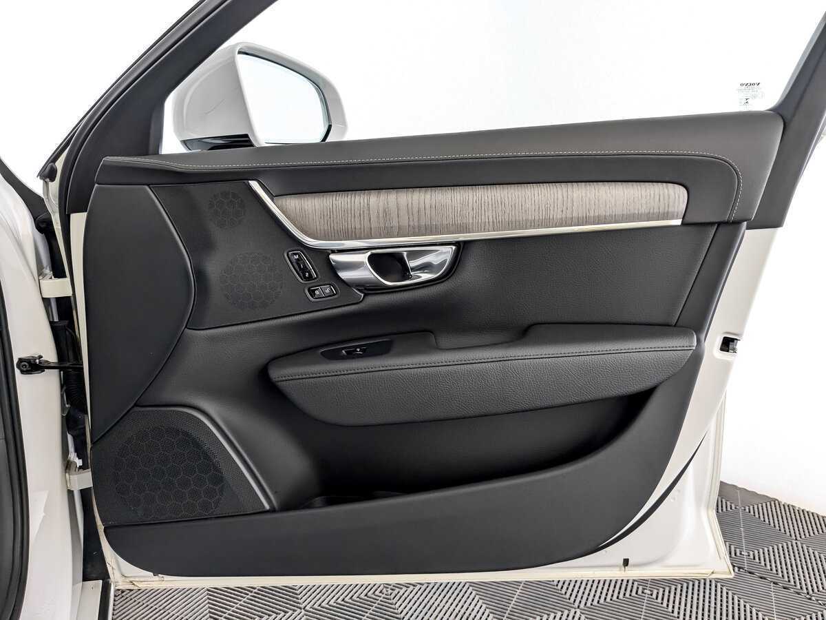 Купить Volvo S90 с пробегом. Фото: #26