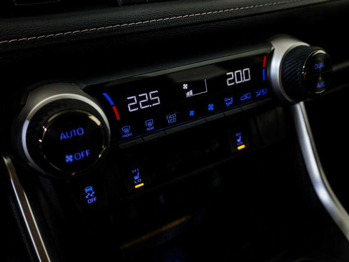 Купить Toyota RAV4 с пробегом. Фото: #13