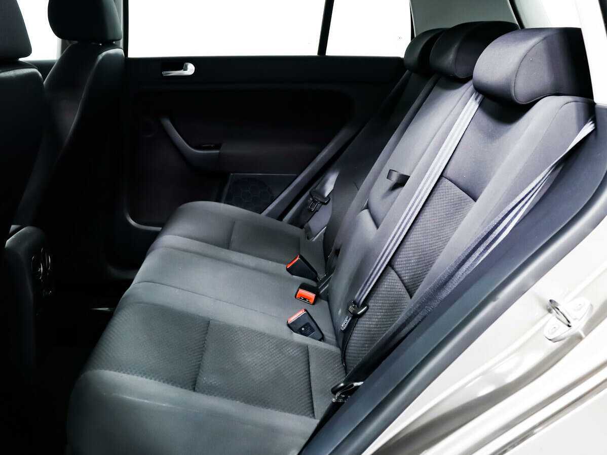 Купить Volkswagen Golf Plus с пробегом. Фото: #10