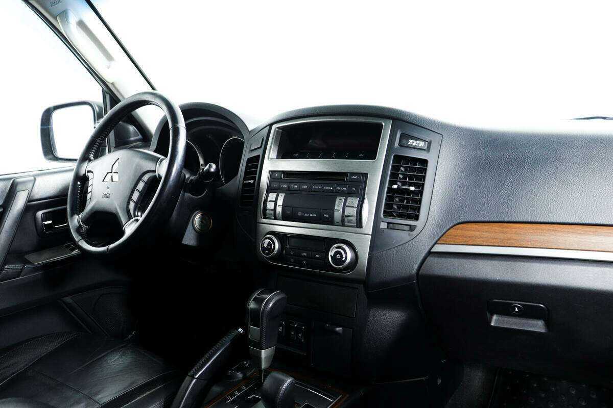 Купить Mitsubishi Pajero с пробегом. Фото: #8