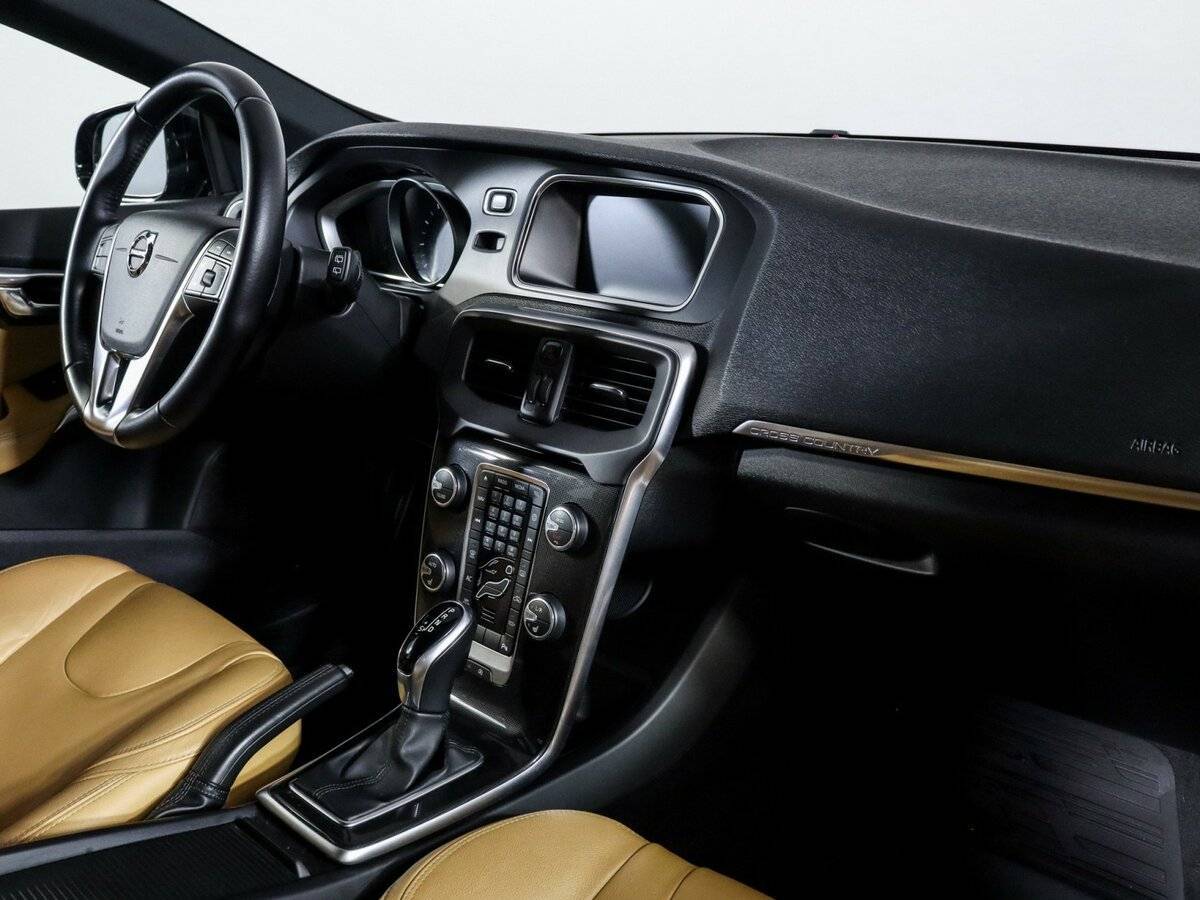 Купить Volvo V40 Cross Country с пробегом. Фото: #8