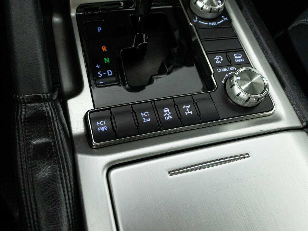 Купить Toyota Land Cruiser с пробегом. Фото: #19